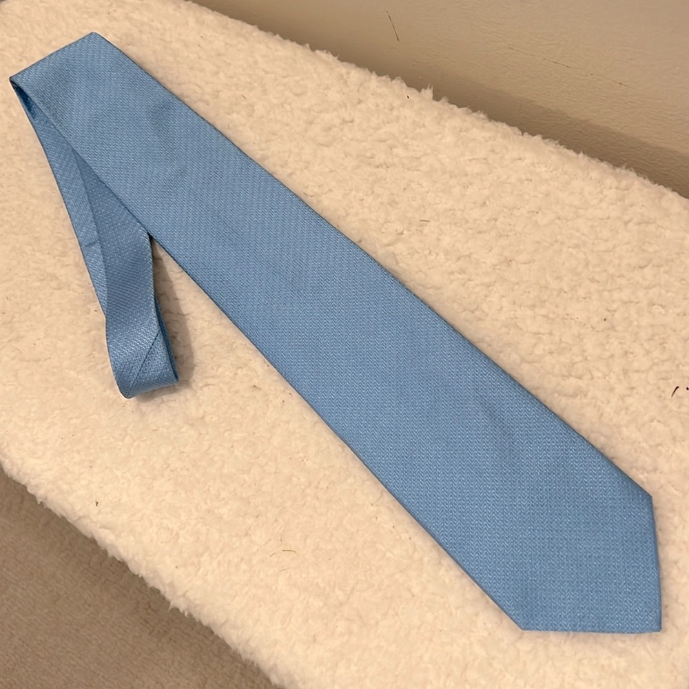 Valentino Men’s 100% Silk Tie - Blue.  Made in Italy.